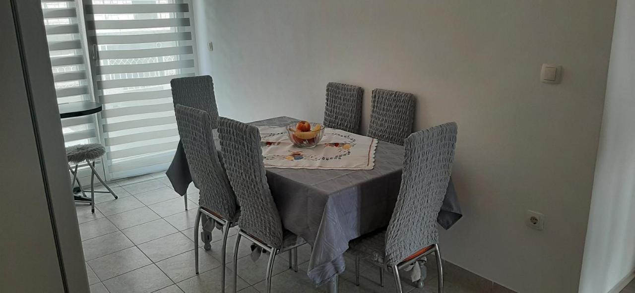 Apartment Biskupovic Dugi Rat Extérieur photo