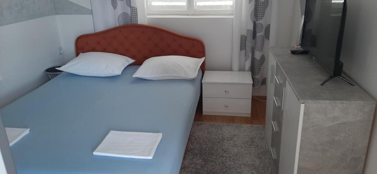 Apartment Biskupovic Dugi Rat Extérieur photo