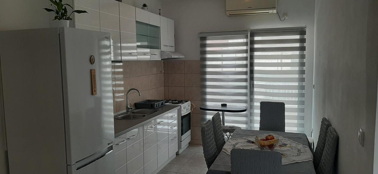 Apartment Biskupovic Dugi Rat Extérieur photo